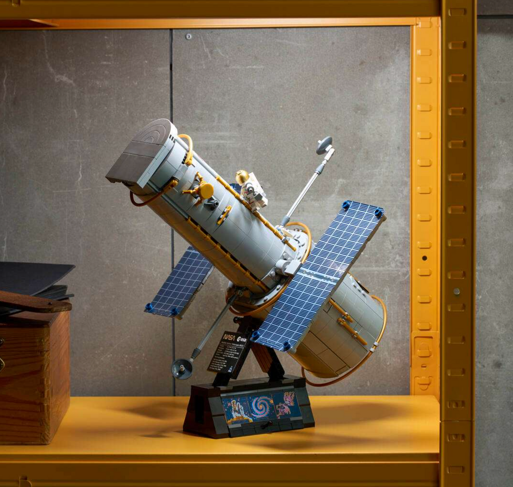 LEGO Icons - Hubble Telescope - #11382 (PRE-ORDER AUG 1, 2026)