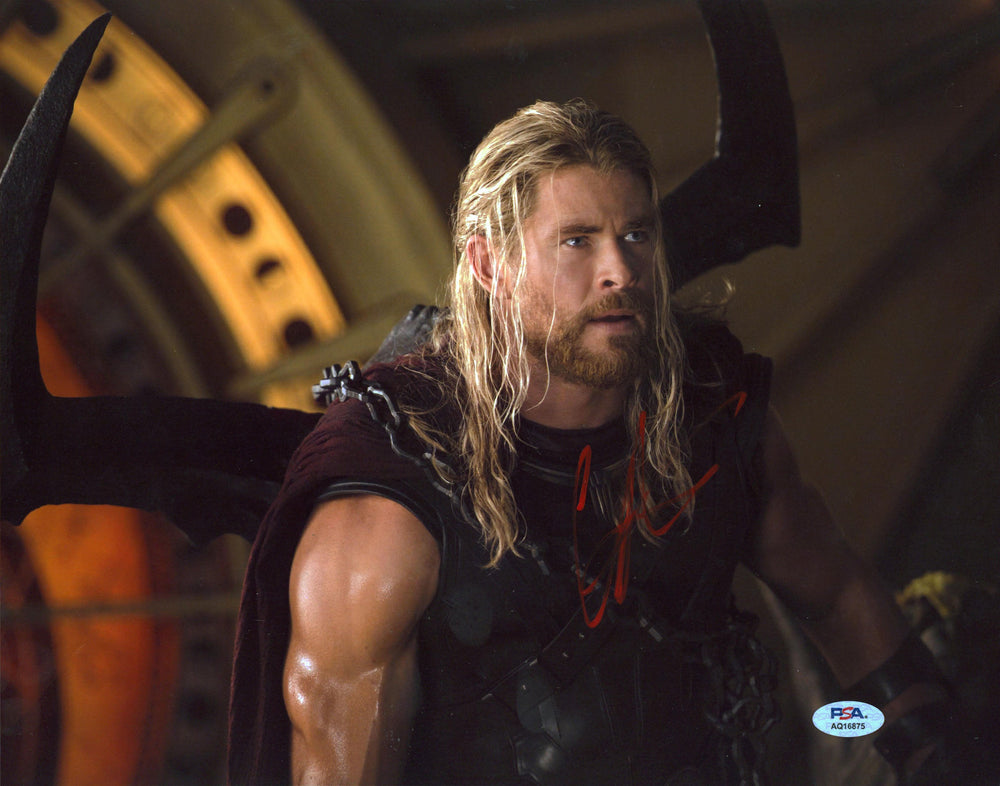Chris Hemsworth Thor Ragnarok Authentic Signed 11x14 Photo PSA/DNA #AQ16875
