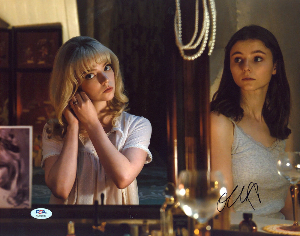 Thomasin McKenzie Last Night Soho Authentic Signed 11x14 Photo PSA/DNA #AQ16887