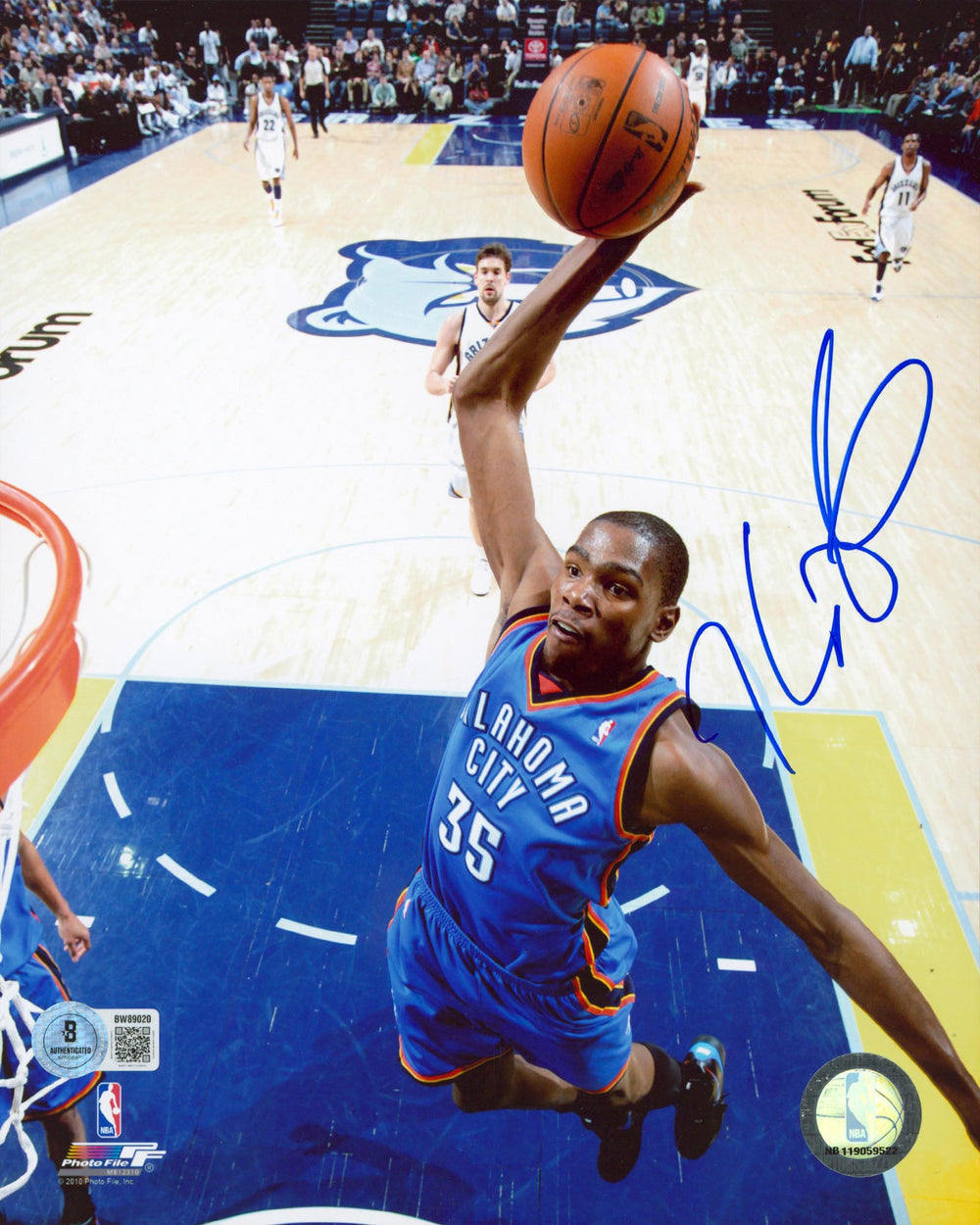 Thunder Kevin Durant Authentic Signed 8x10 Vertical Photo BAS #BW89020