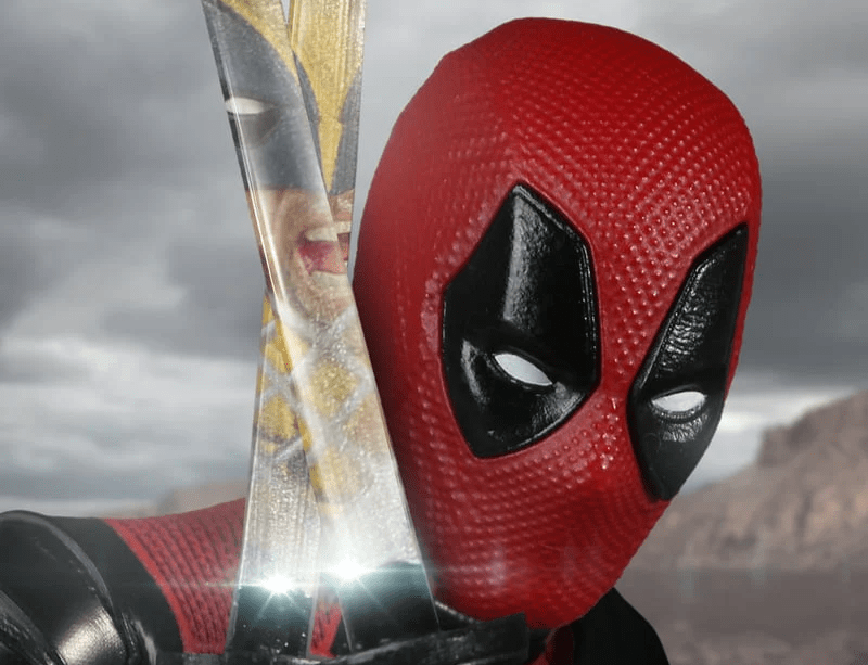 Mezcotoyz Deadpool & Wolverine: Deadpool Deluxe Edition One:12 Collective Action Figure