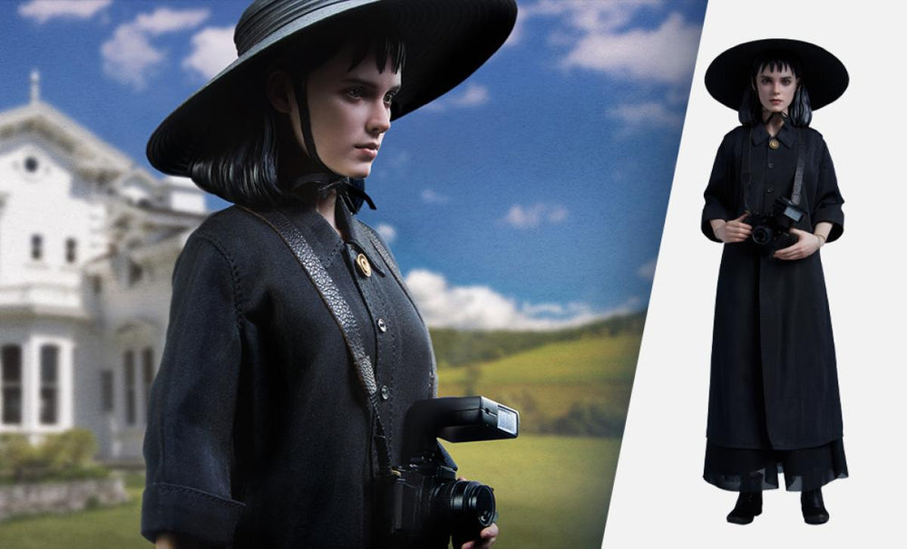 PRE-ORDER: Sideshow Collectibles Beetlejuice: Lydia Deetz Sixth Scale Figure